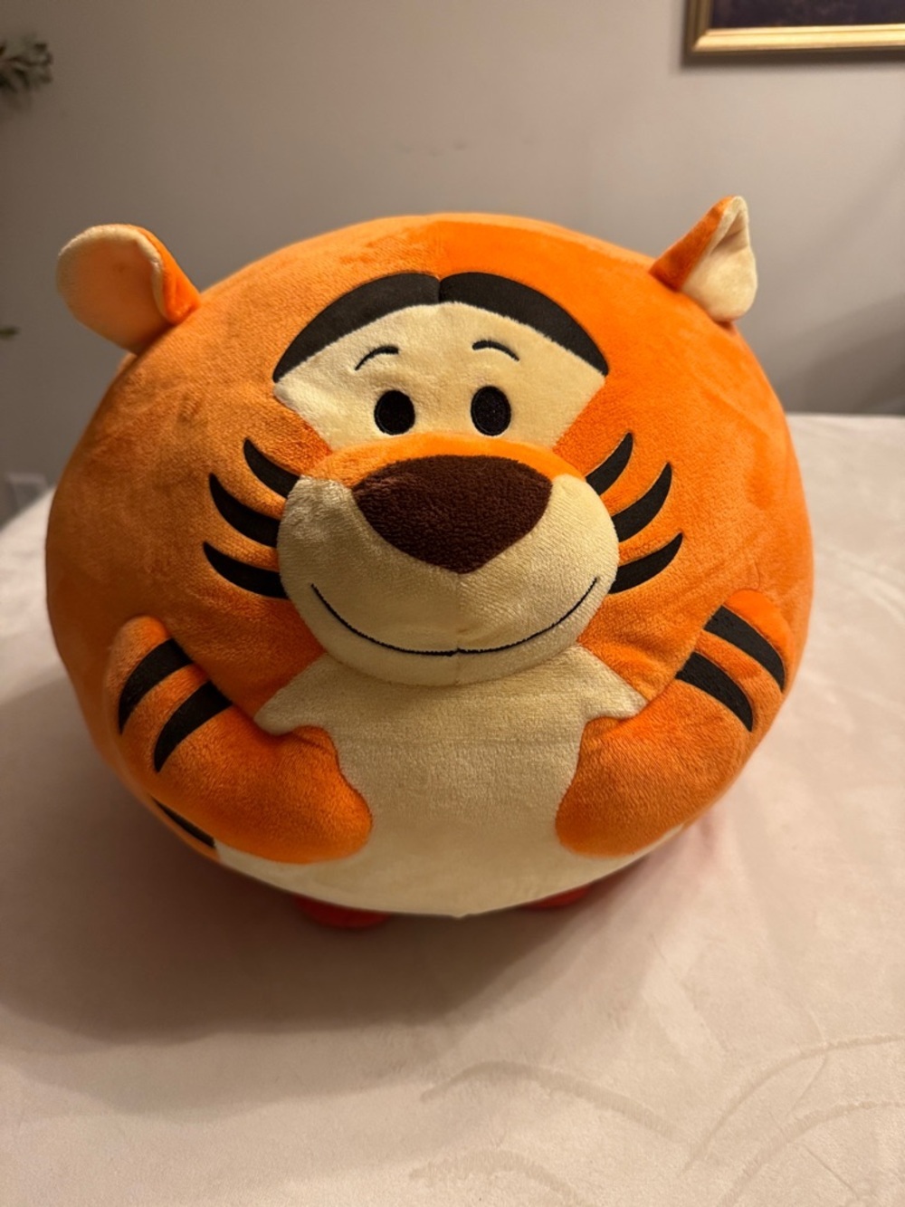 EUC! Disney Giant Ty Beanie Ballz Tigger Round Plush